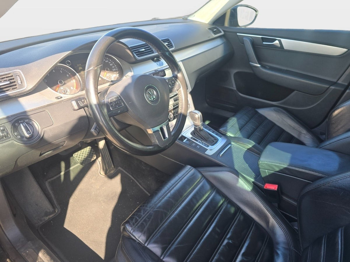 Sort VW Passat fra 2011
