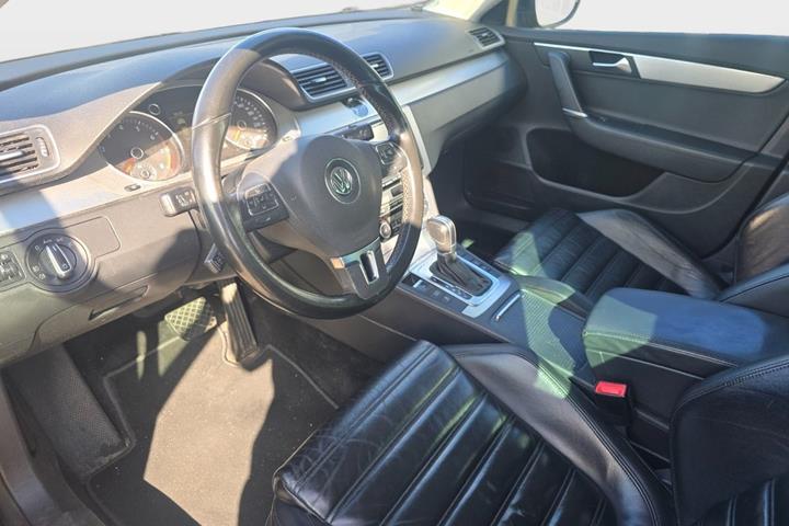 Sort VW Passat fra 2011