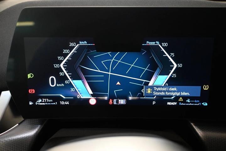 Grå BMW 225e fra 2023