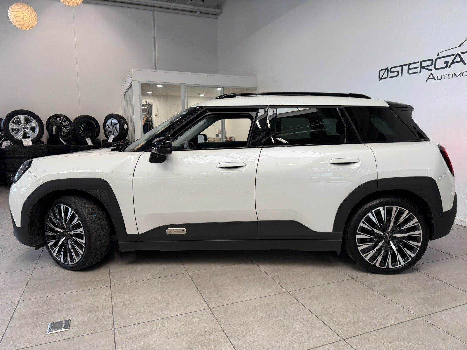 Hvid Mini Aceman SE fra 2025