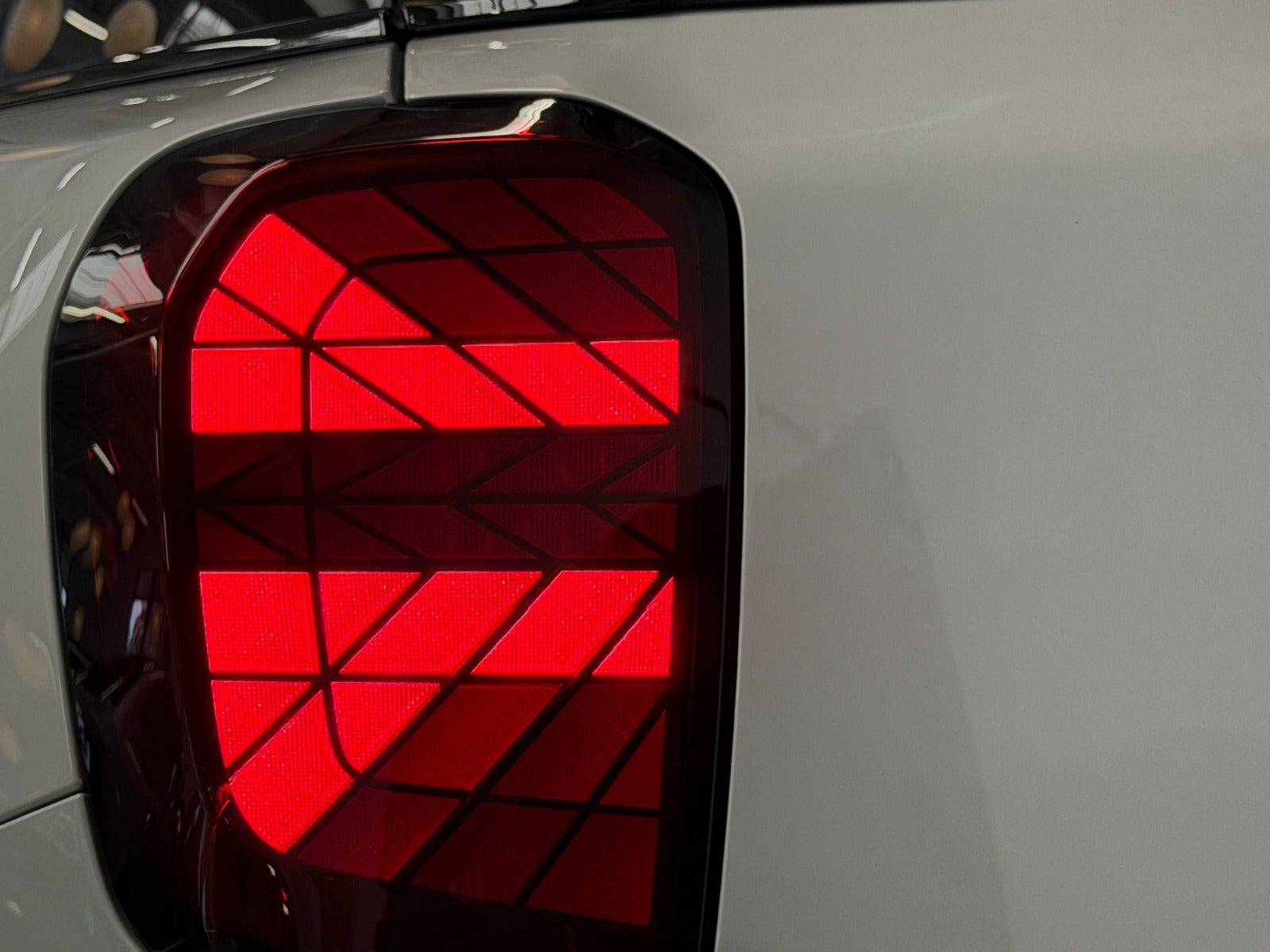 Hvid Mini Aceman SE fra 2025