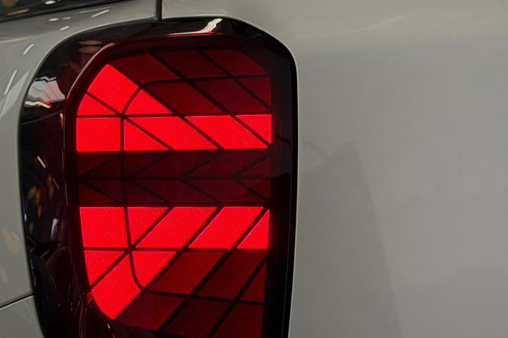 Hvid Mini Aceman SE fra 2025