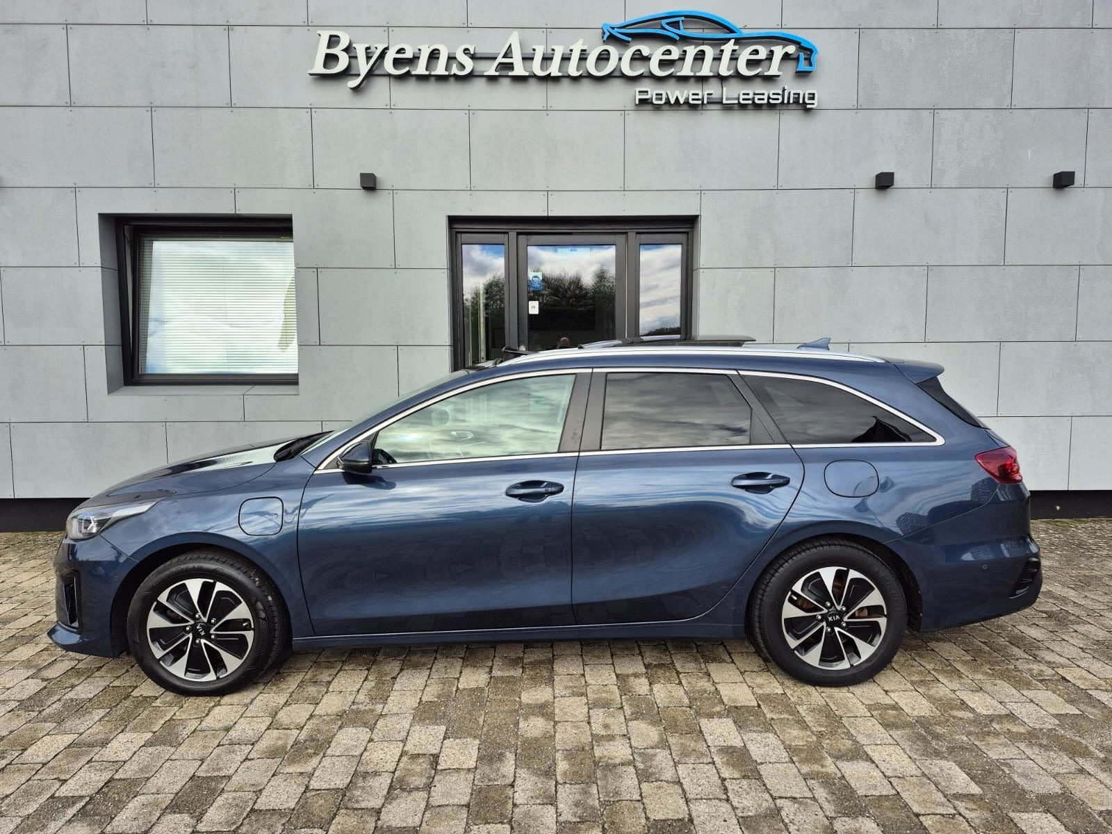 Blå Kia Ceed fra 2020