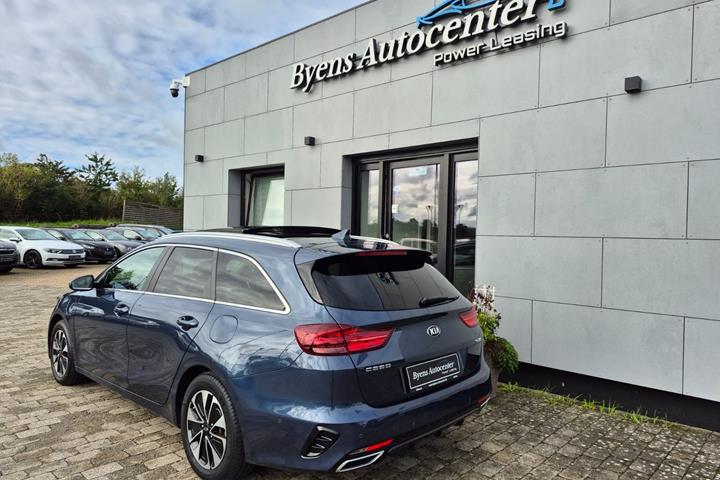 Blå Kia Ceed fra 2020