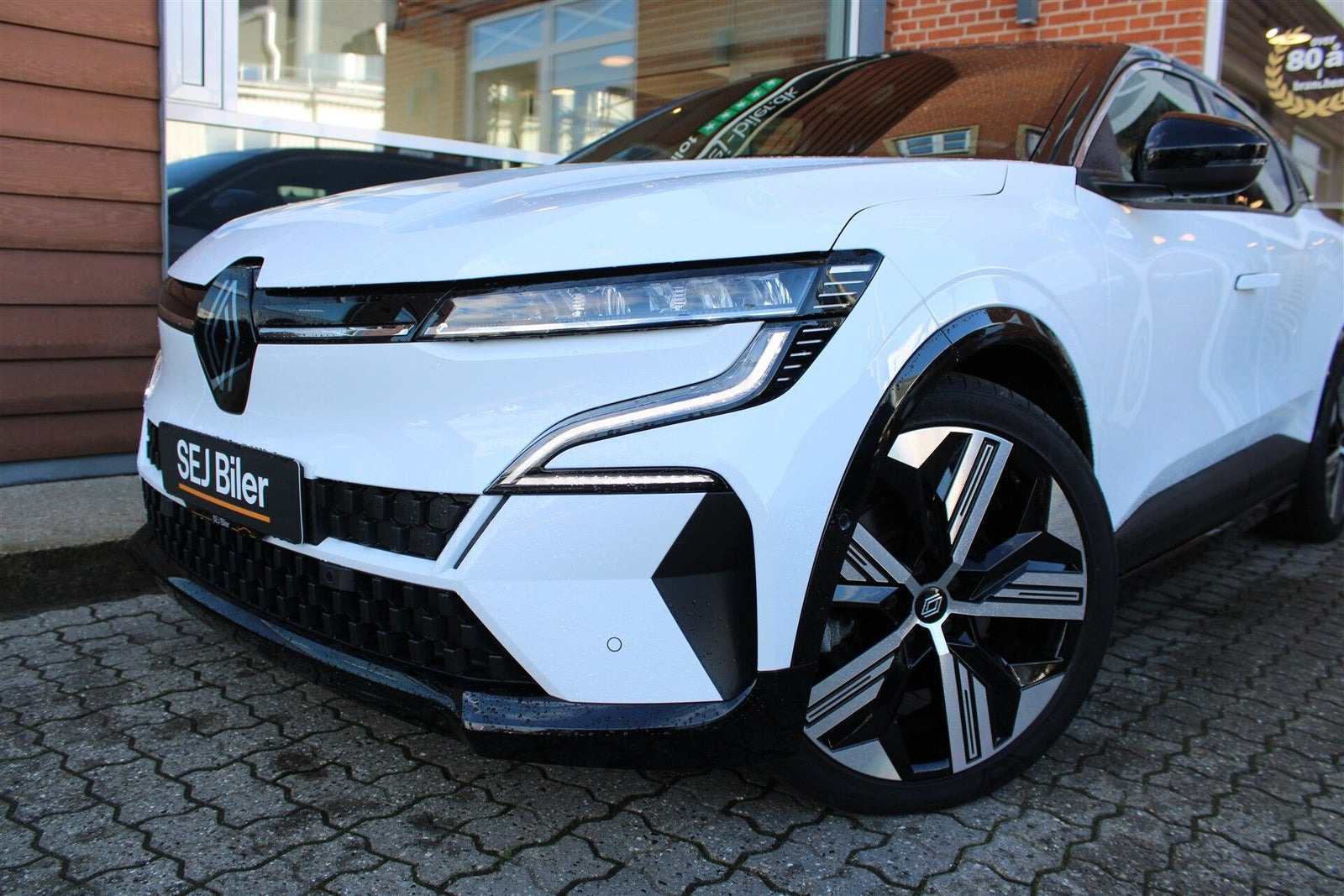 Hvid Renault Megane E-Tech fra 2024