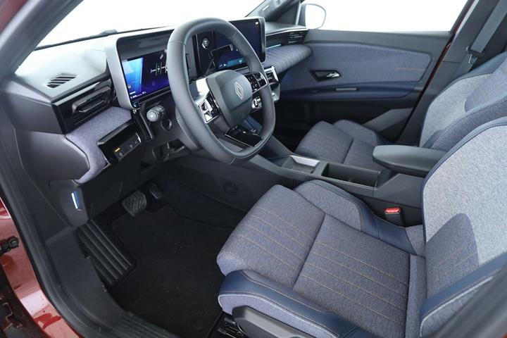 Rød Renault 4 E-Tech fra 2025