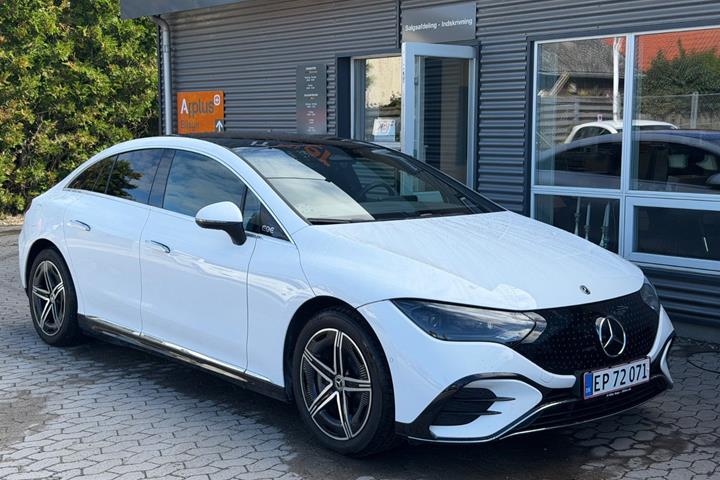 Hvid Mercedes EQE350+ fra 2022