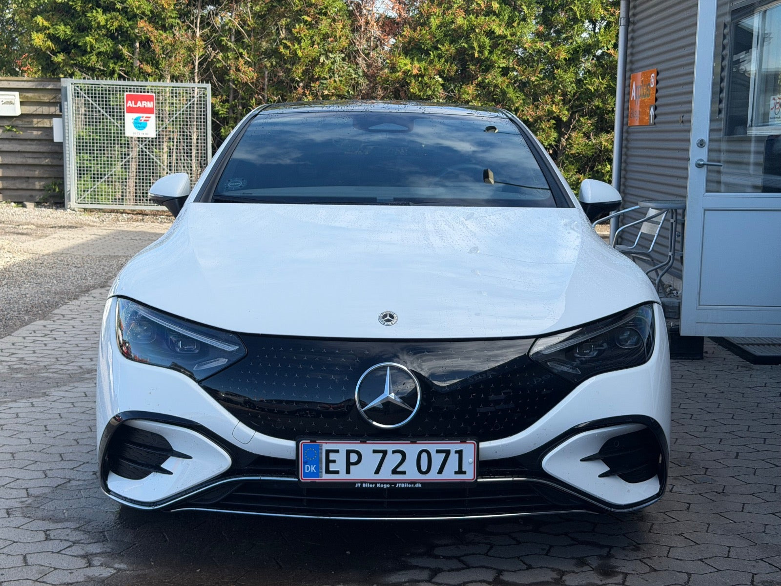 Hvid Mercedes EQE350+ fra 2022