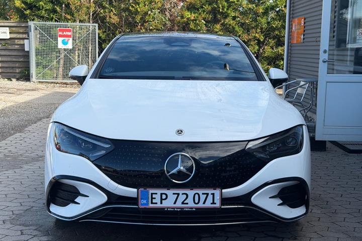 Hvid Mercedes EQE350+ fra 2022