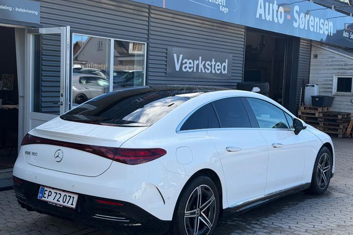 Hvid Mercedes EQE350+ fra 2022