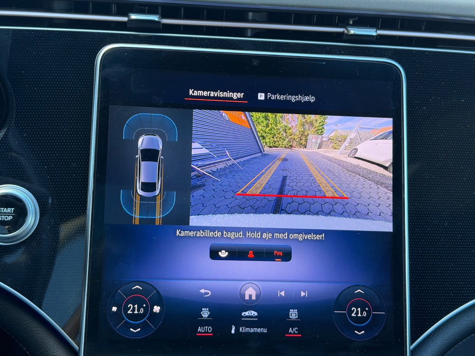 Hvid Mercedes EQE350+ fra 2022