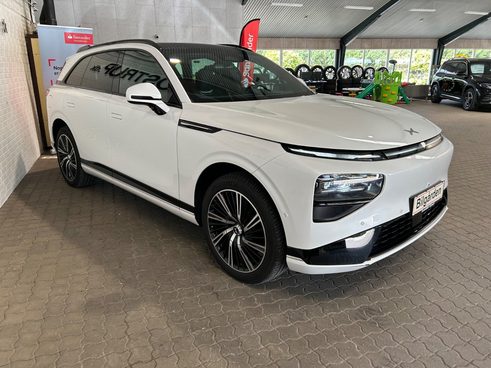 Hvid Xpeng G9 fra 2026