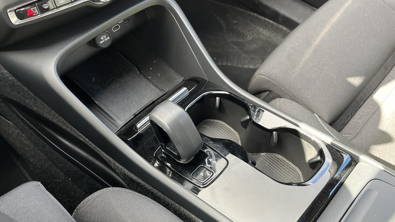 Blå Volvo C40 fra 2023