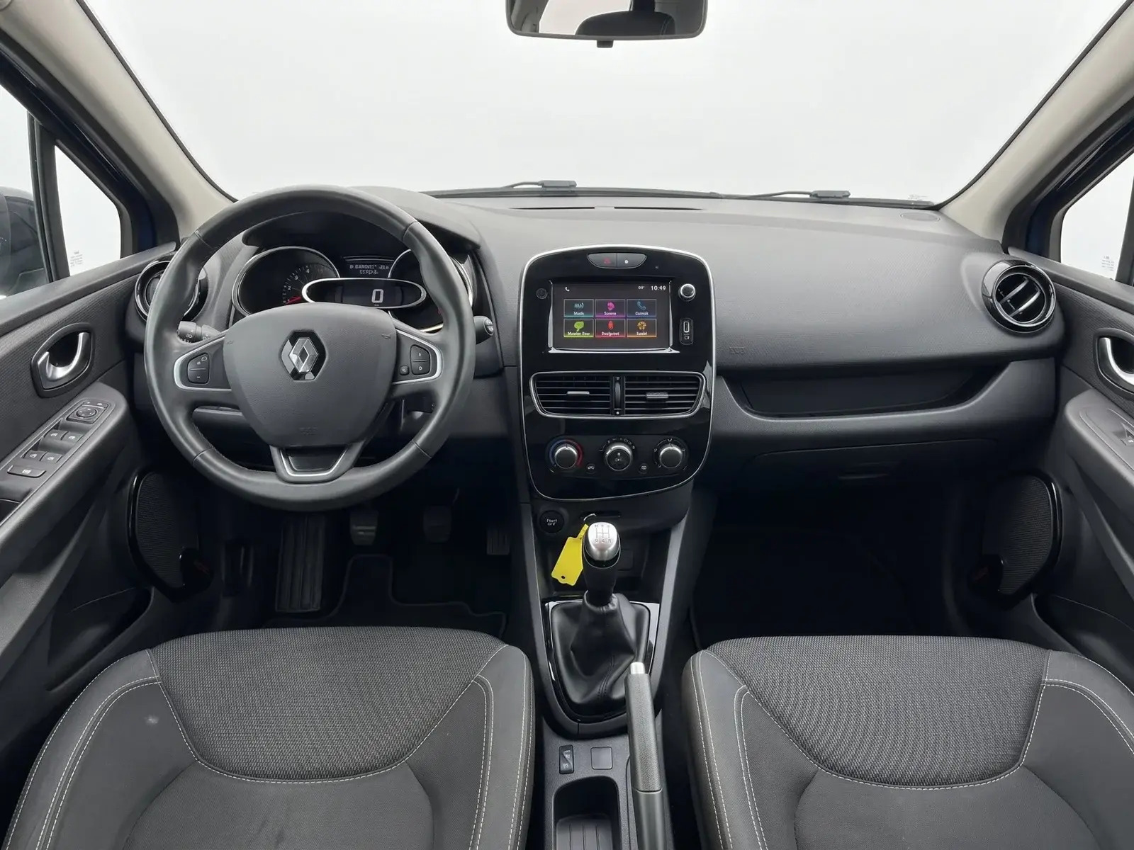 Grå Renault Clio IV fra 2017