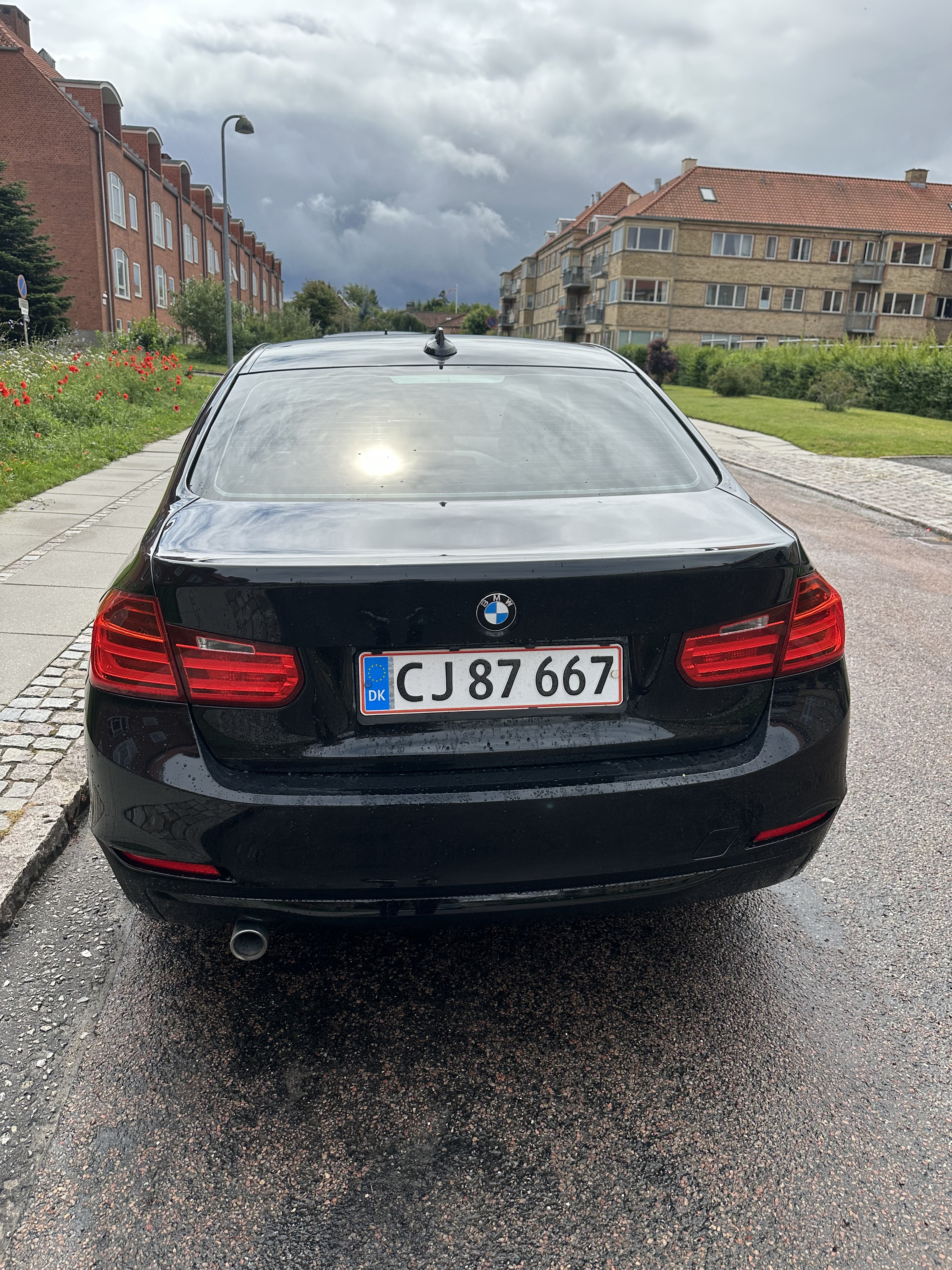 Sort BMW 3-Serie fra 2014