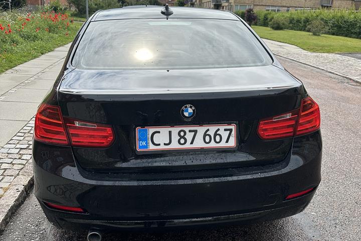 Sort BMW 3-Serie fra 2014