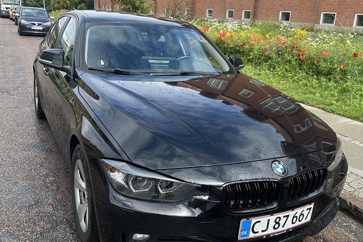 Sort BMW 3-Serie fra 2014