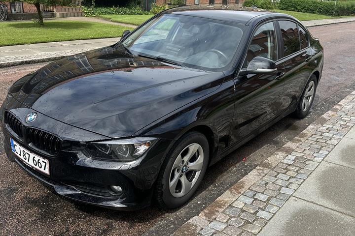 Sort BMW 3-Serie fra 2014