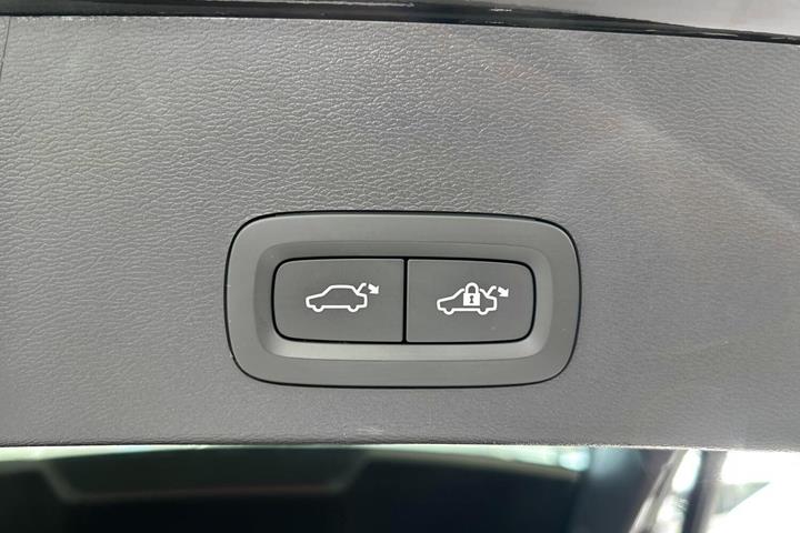 Sort Volvo EX40 fra 2024