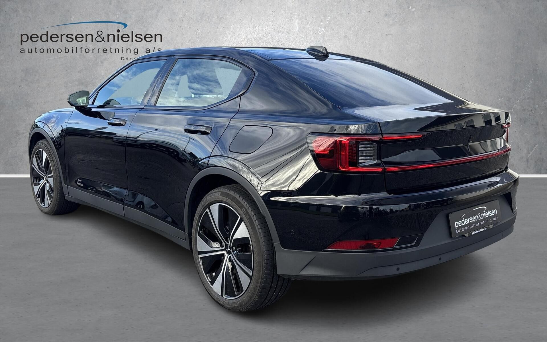 Sort Polestar 2 fra 2024