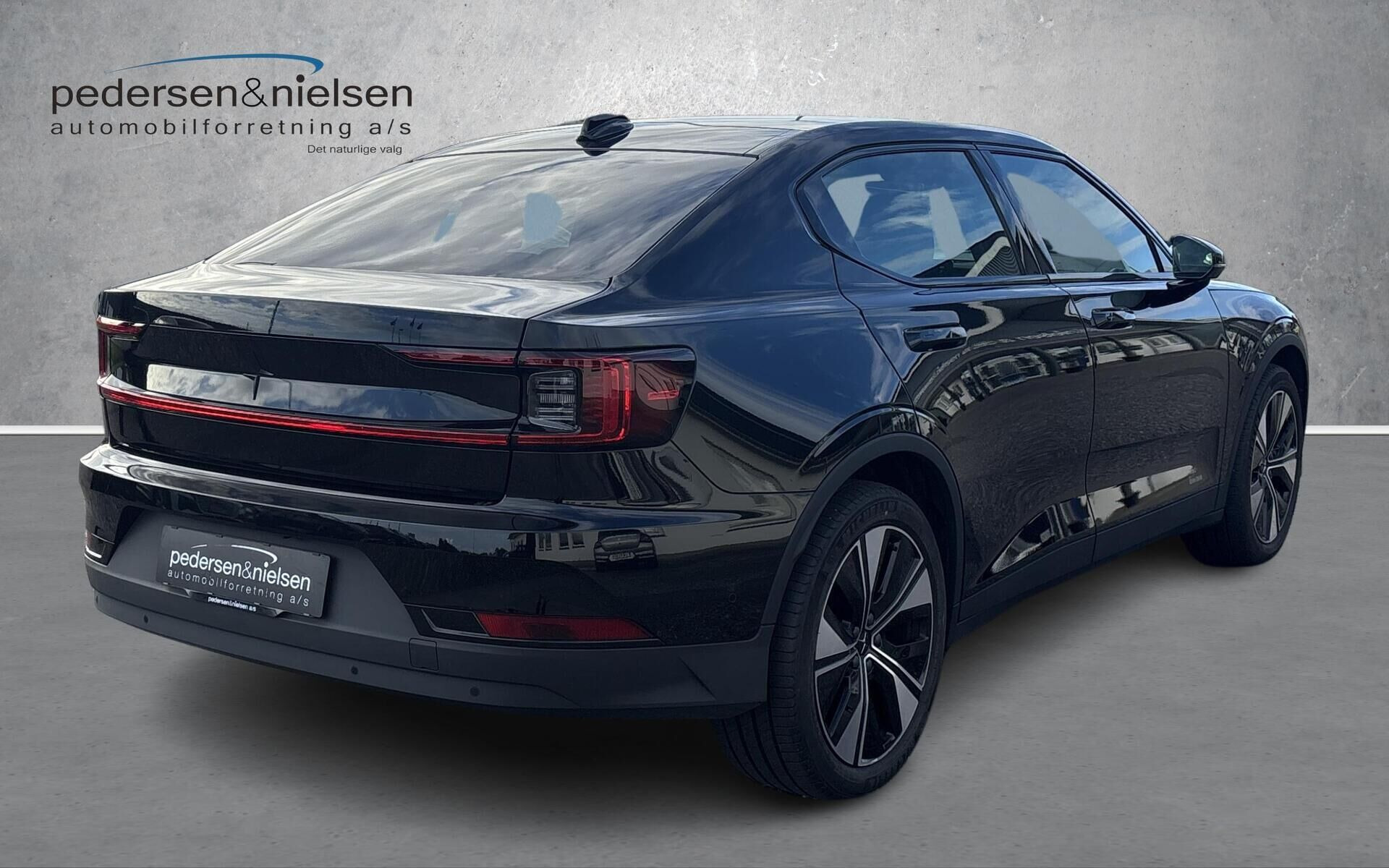 Sort Polestar 2 fra 2024