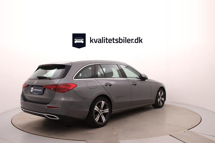 Grå Mercedes C220 d fra 2023