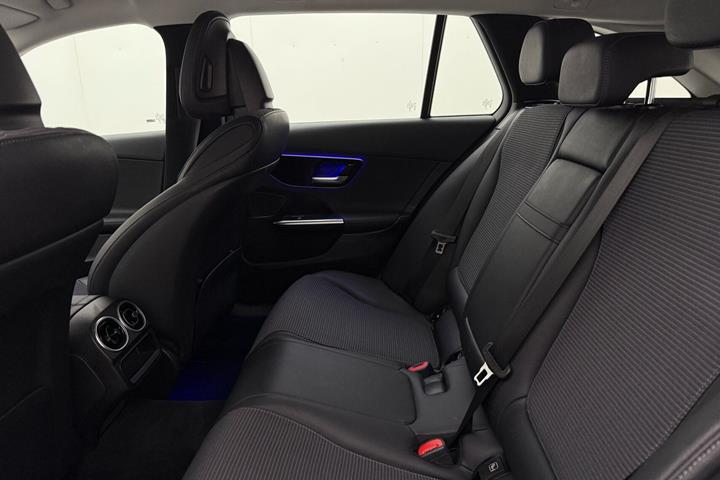 Grå Mercedes C220 d fra 2023