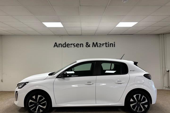 Hvid Peugeot e-208 fra 2025