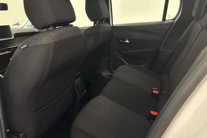 Hvid Peugeot e-208 fra 2025