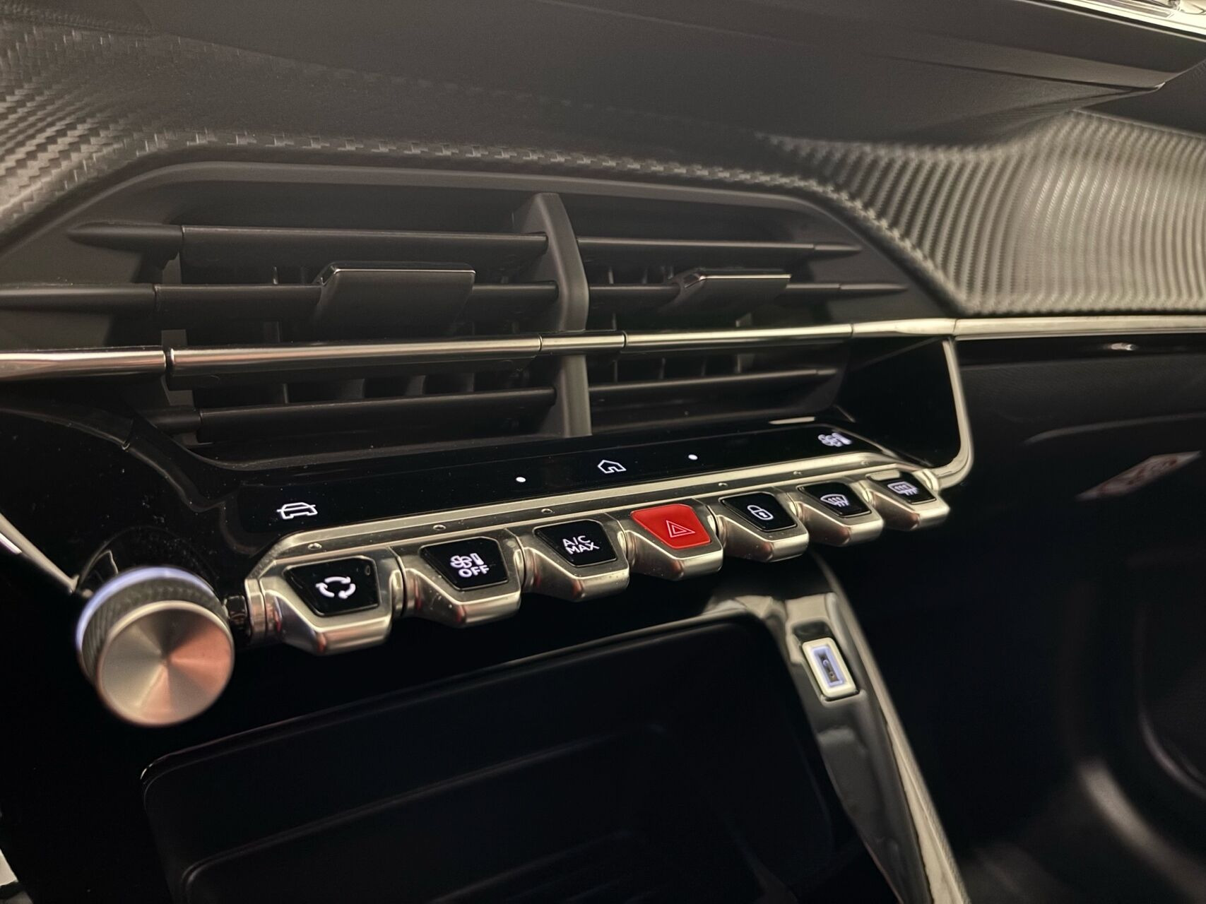Hvid Peugeot e-208 fra 2025