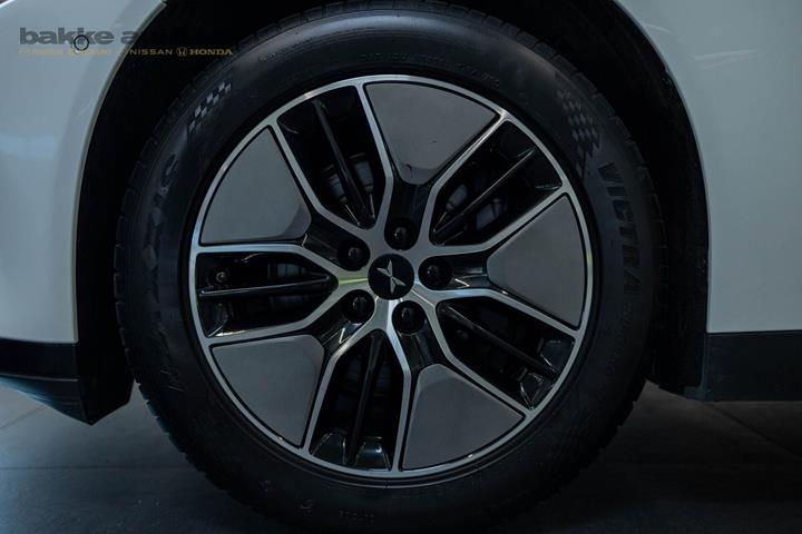 Hvid Xpeng P7 fra 2024