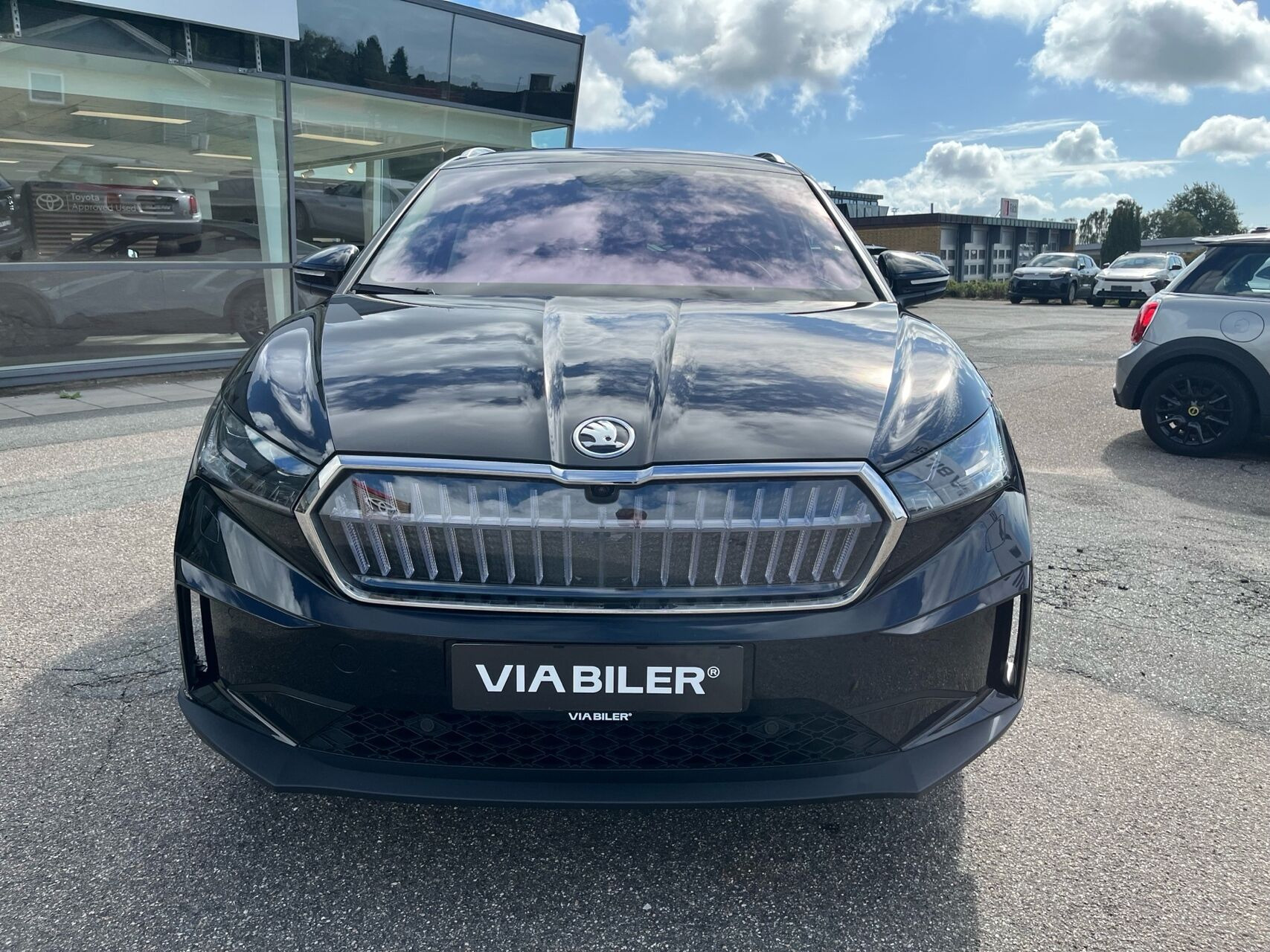 Sort Skoda Enyaq fra 2024