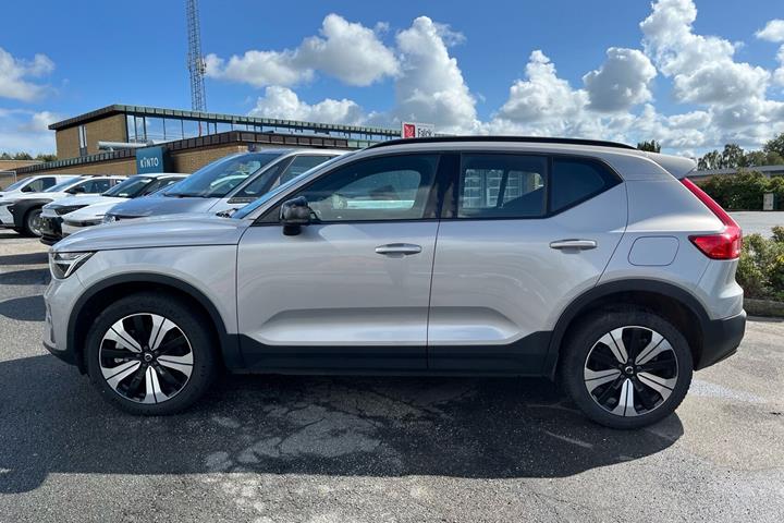 Grå Volvo XC40 fra 2023