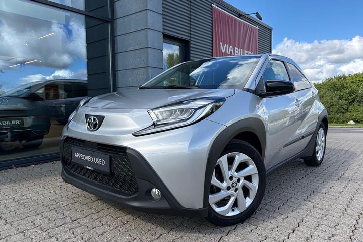 Grå Toyota Aygo X fra 2023