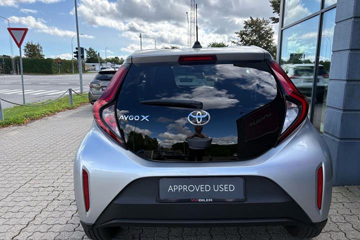 Grå Toyota Aygo X fra 2023