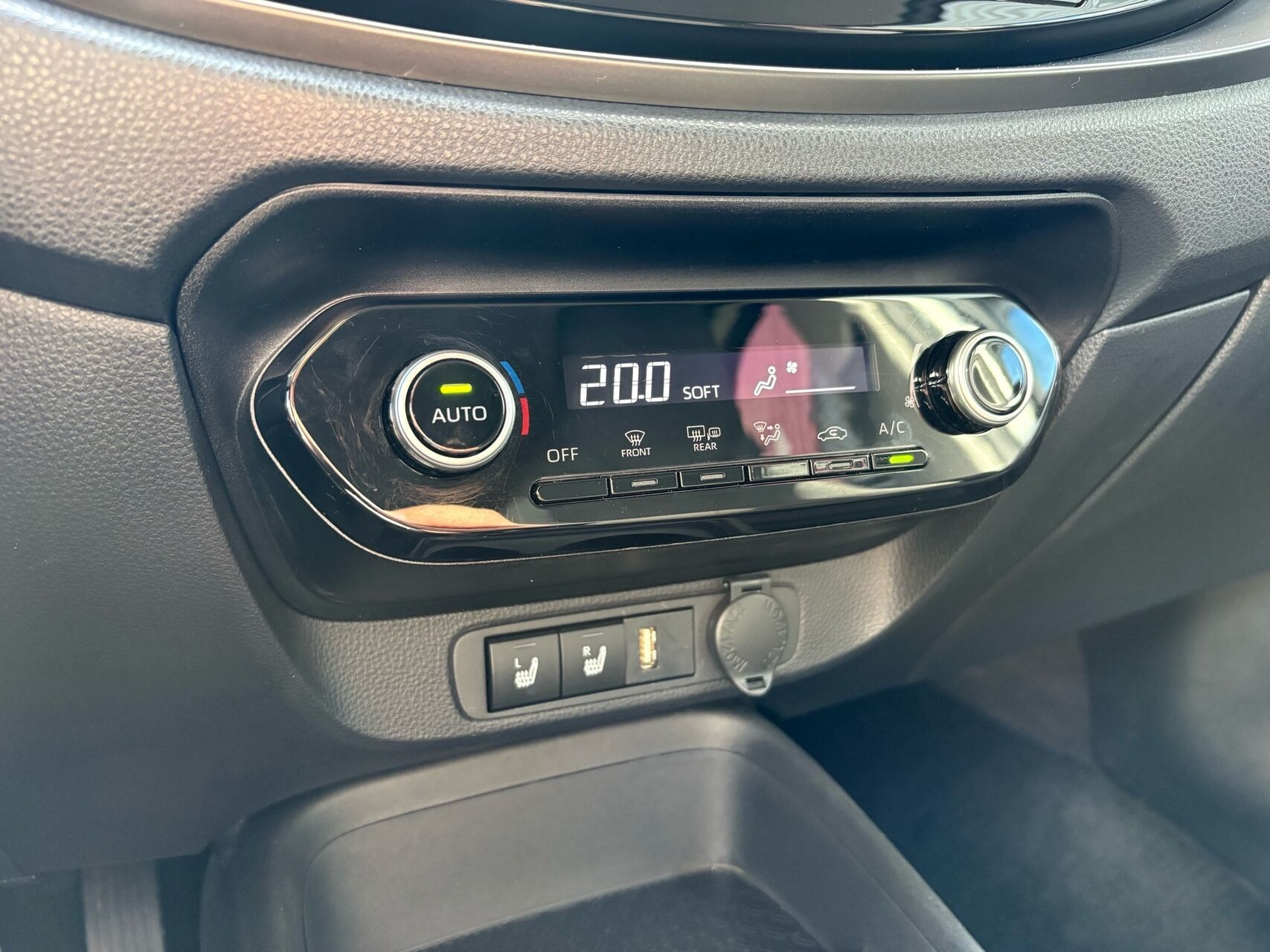 Grå Toyota Aygo X fra 2023