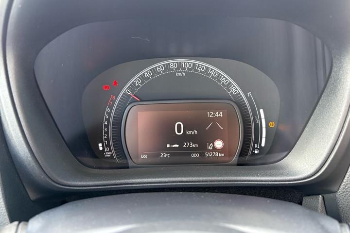 Grå Toyota Aygo X fra 2023