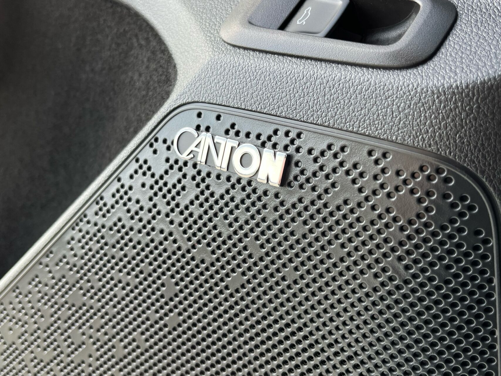 Hvid Skoda Enyaq fra 2024