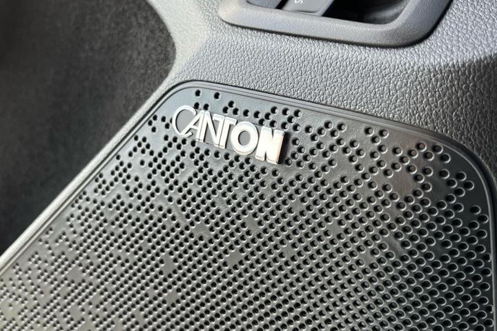 Hvid Skoda Enyaq fra 2024