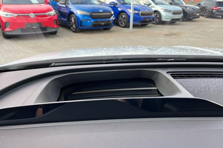 Hvid Skoda Enyaq fra 2024