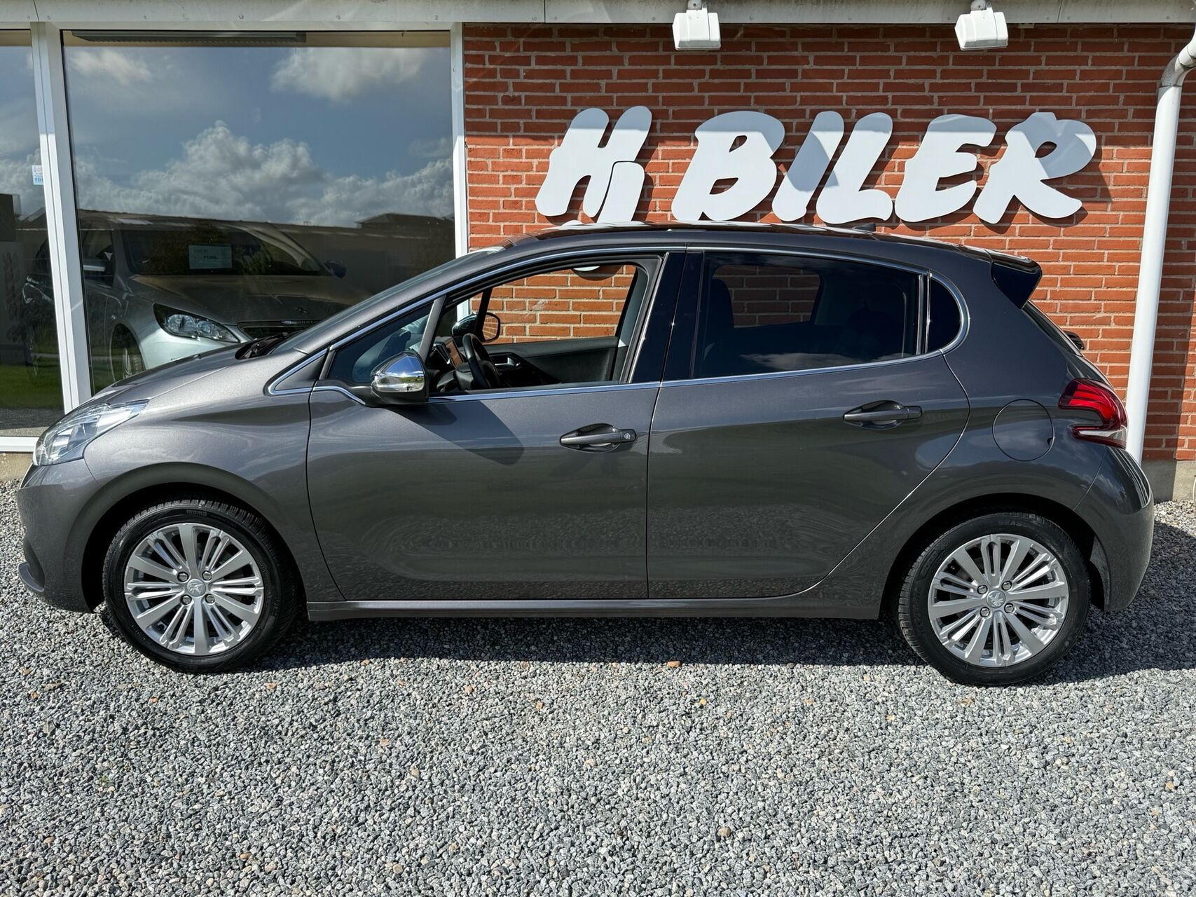 Sort Peugeot 208 fra 2018