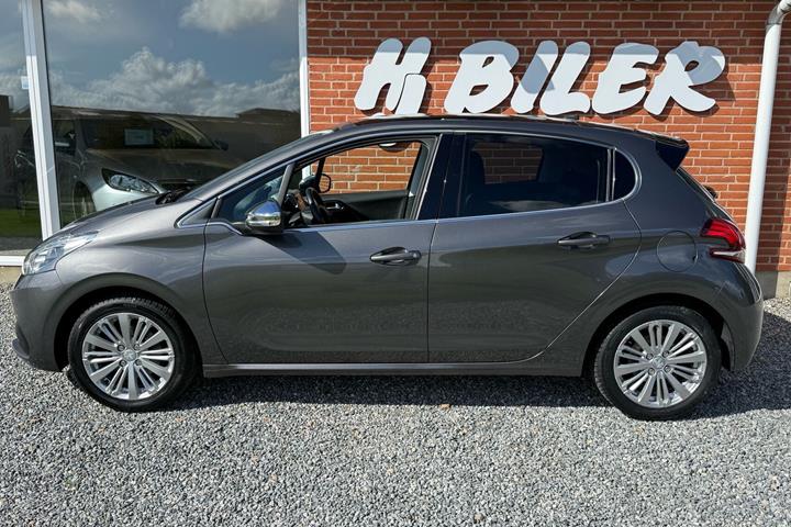 Sort Peugeot 208 fra 2018
