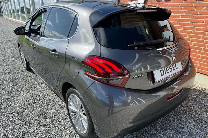Sort Peugeot 208 fra 2018