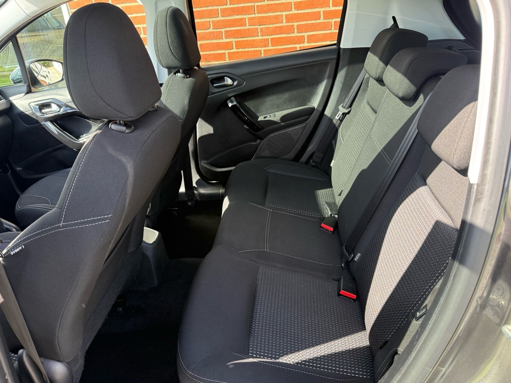 Sort Peugeot 208 fra 2018