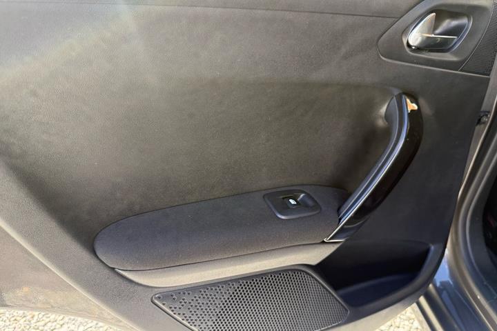 Sort Peugeot 208 fra 2018