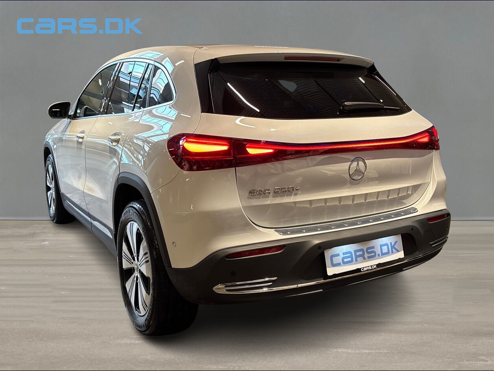 Hvid Mercedes EQA250+ fra 2024