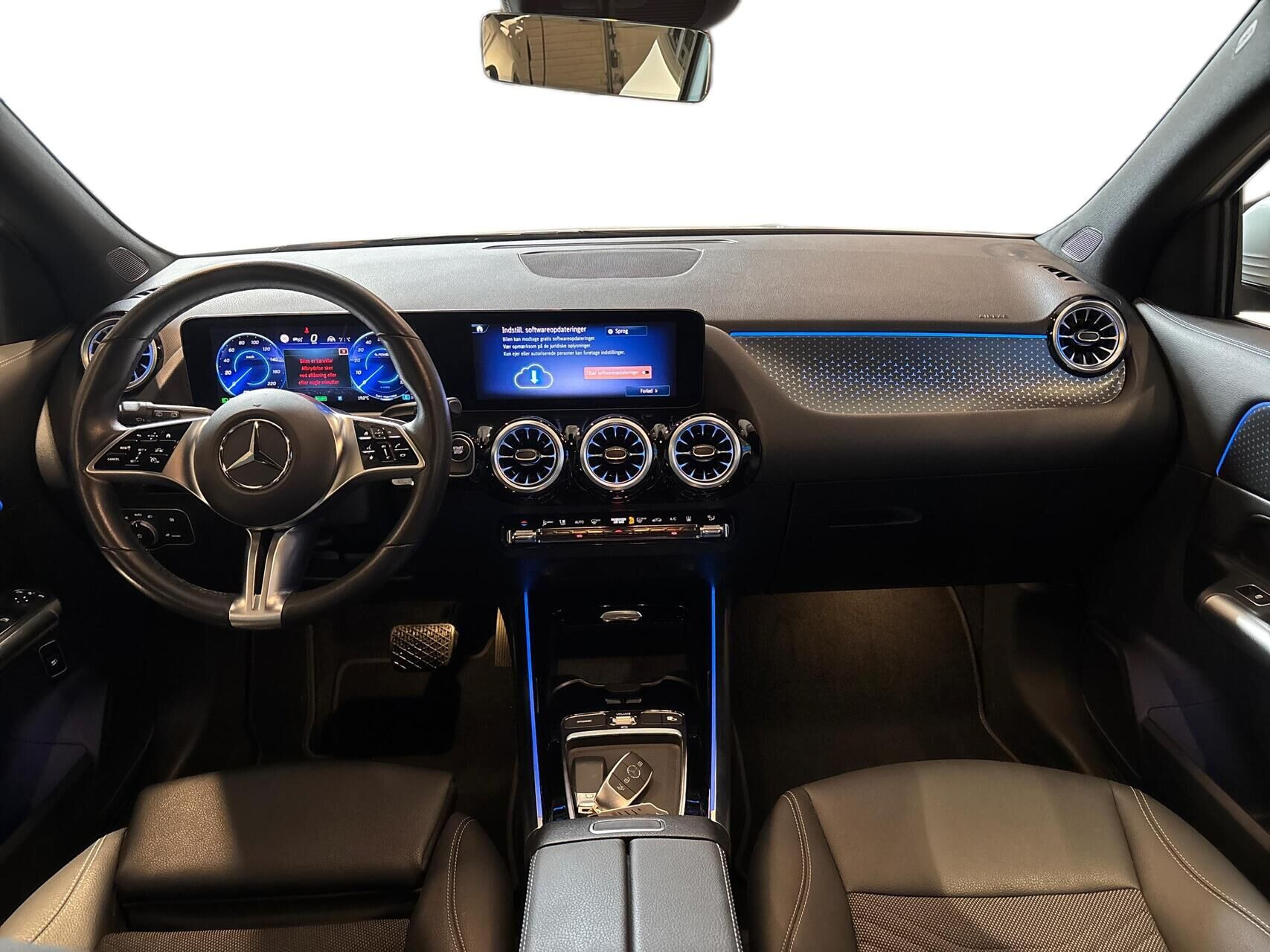 Hvid Mercedes EQA250+ fra 2024