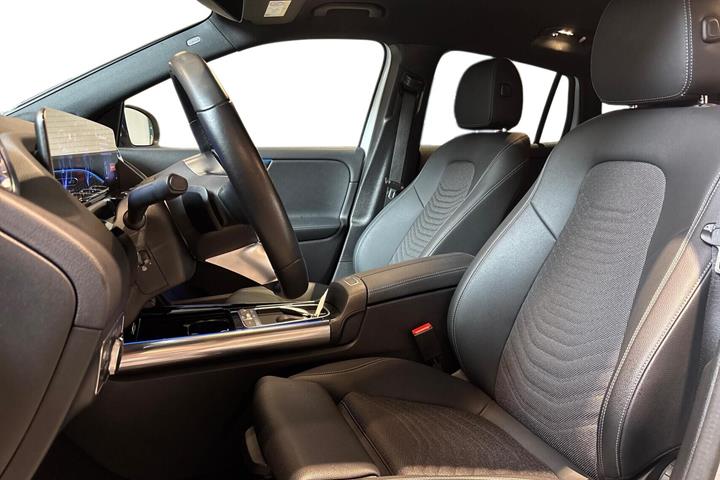 Hvid Mercedes EQA250+ fra 2024