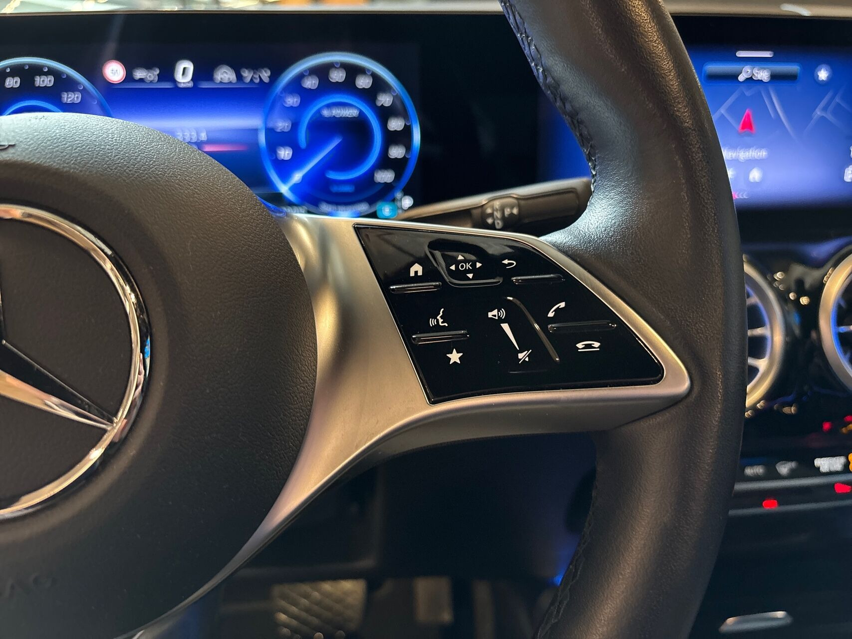 Hvid Mercedes EQA250+ fra 2024