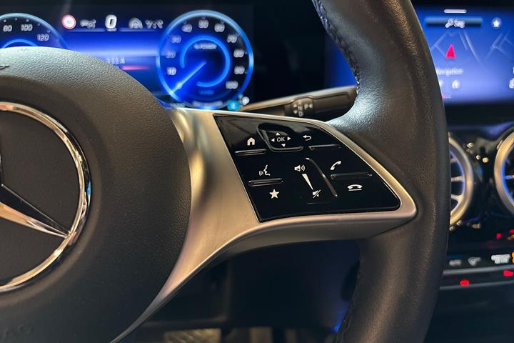 Hvid Mercedes EQA250+ fra 2024